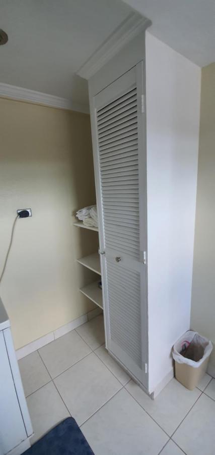 Hastings Towers 4D - Studio Apt Opp Beach Bridgetown Luaran gambar
