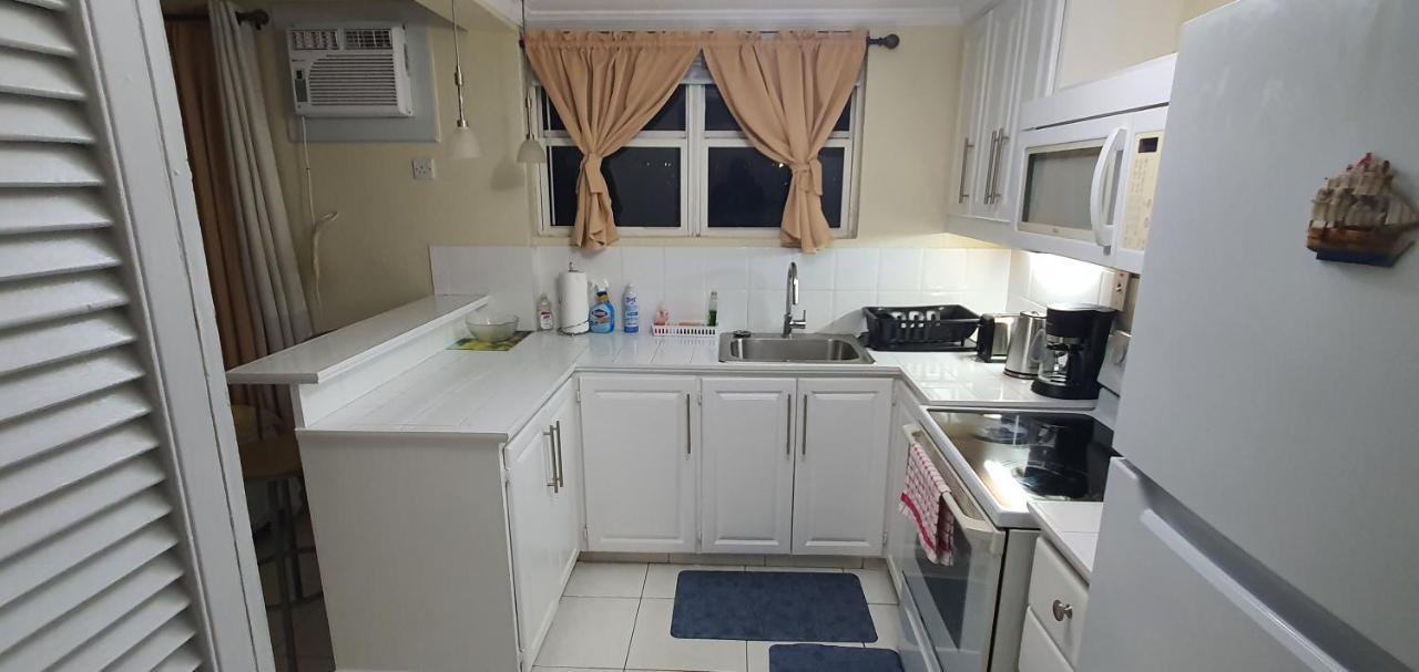 Hastings Towers 4D - Studio Apt Opp Beach Bridgetown Luaran gambar