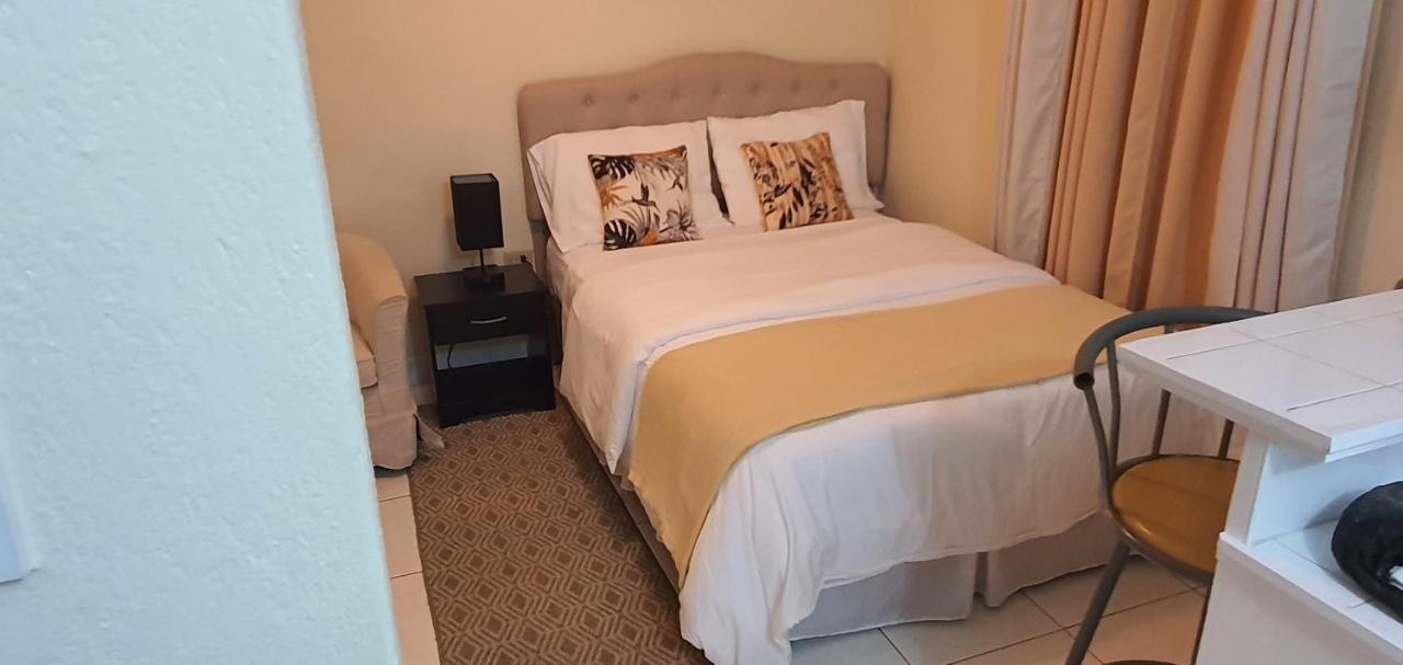 Hastings Towers 4D - Studio Apt Opp Beach Bridgetown Luaran gambar