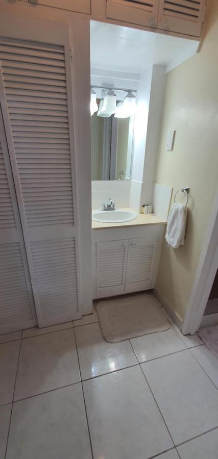 Hastings Towers 4D - Studio Apt Opp Beach Bridgetown Luaran gambar